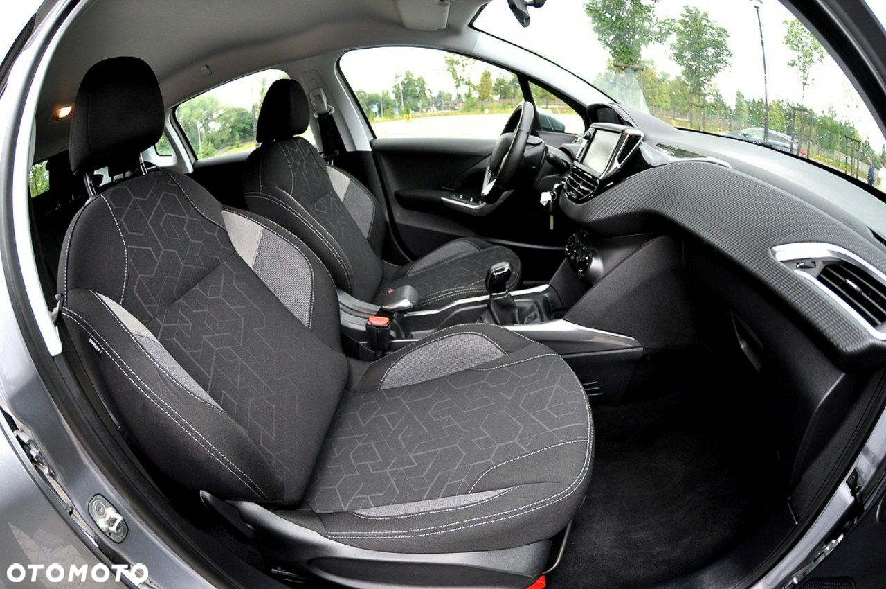 Peugeot 2008 1.2 Pure Tech Allure S&S - 8