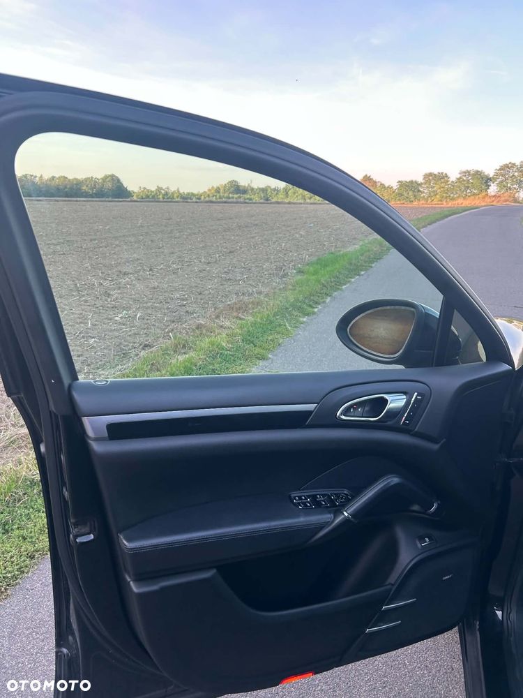 Porsche Cayenne - 14