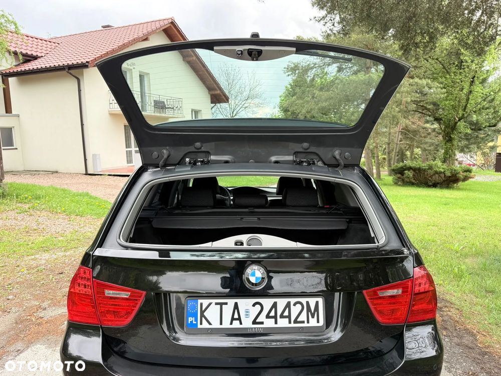 BMW Seria 3 330d - 32