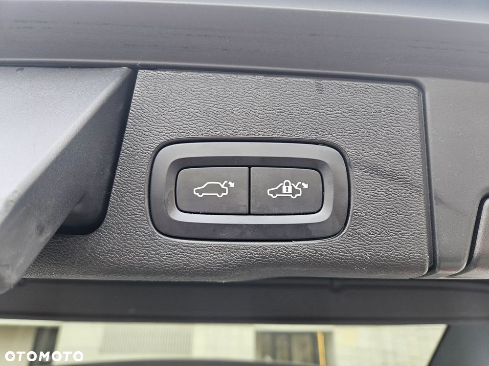 Volvo XC 60 B5 B AWD Momentum Pro - 12