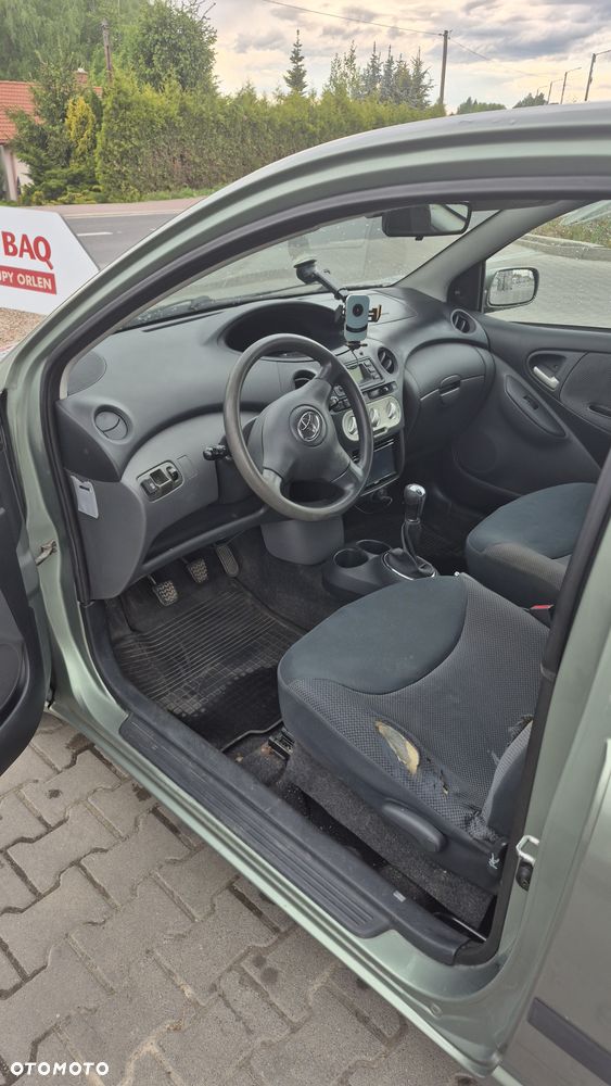 Toyota Yaris 1.0 Base - 6