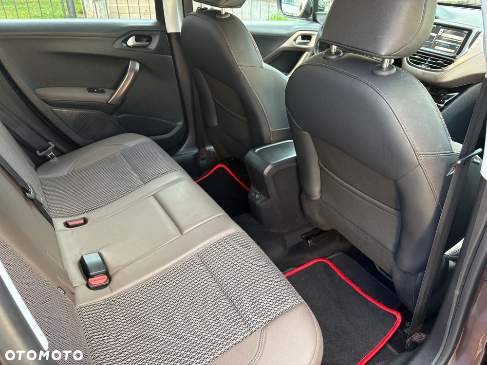 Peugeot 2008 120 VTI Automatik Allure - 27