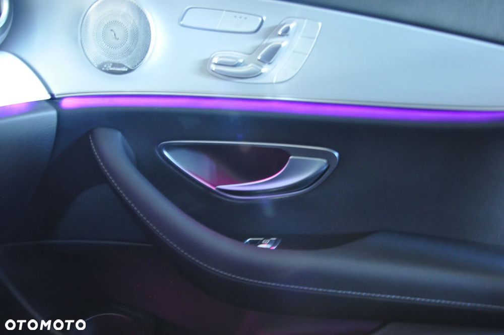 Mercedes-Benz Klasa E 300 d 4-Matic Avantgarde - 36