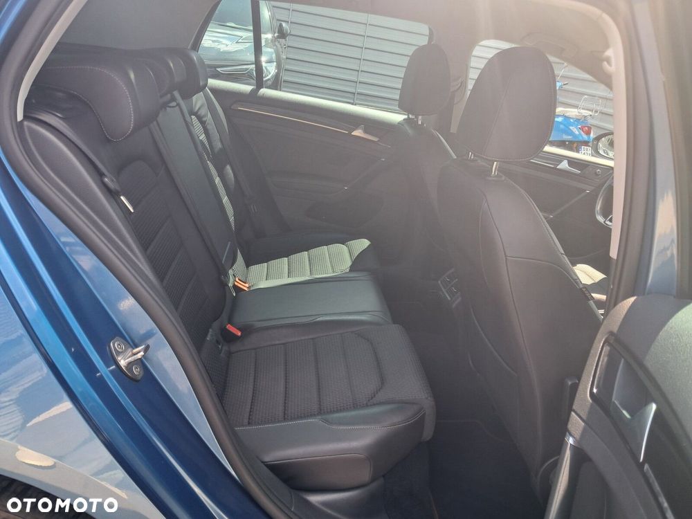 Volkswagen Golf - 25