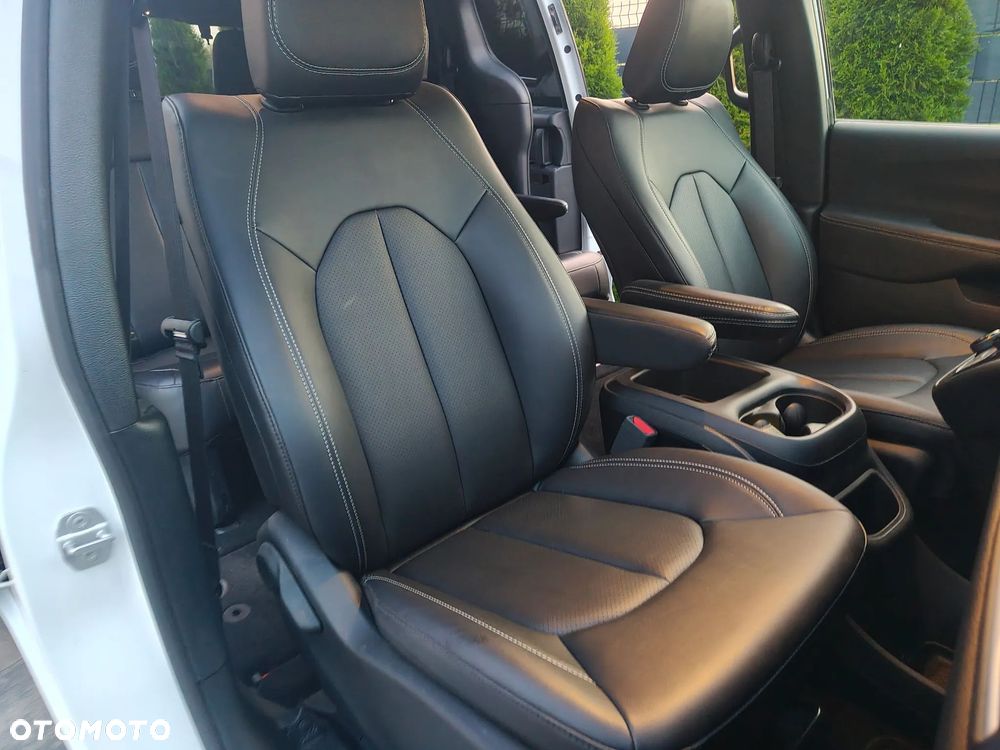 Chrysler Pacifica - 11