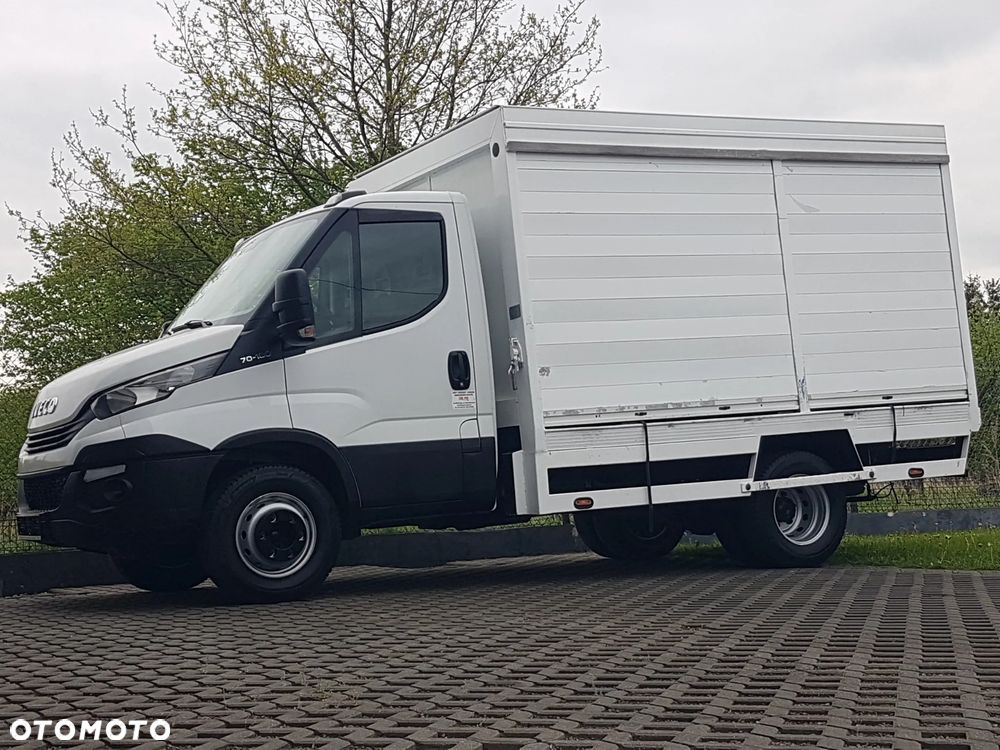 Iveco 70C18 KONTENER ROLETY BOK DO TRANSPORTU WODY 3,23x2,21x1,86 KLIMA DMC 7000KG RAMA PODWOZIE - 35