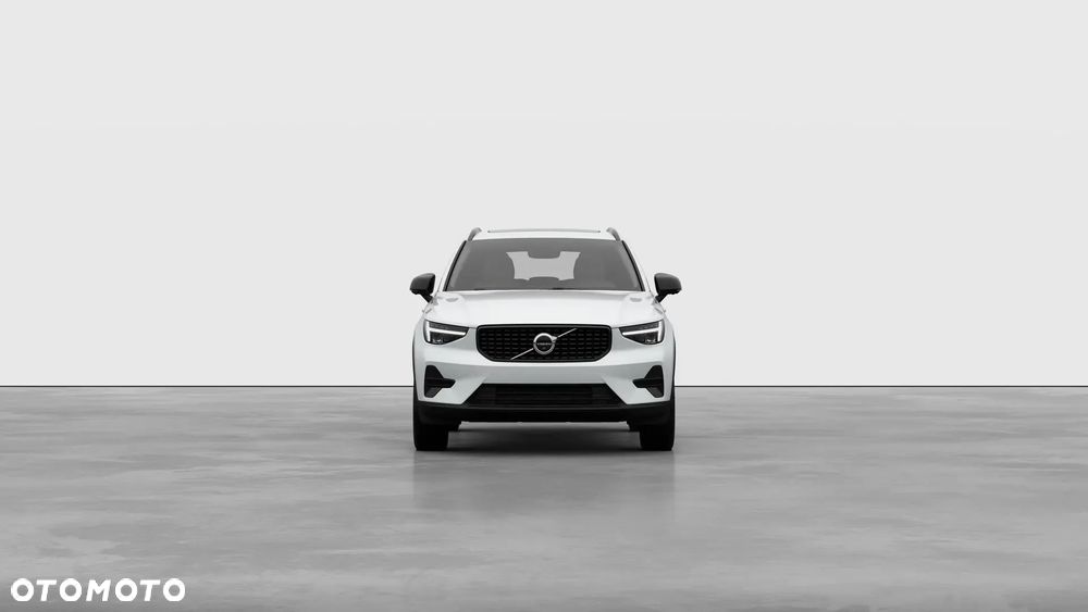 Volvo XC 40 B3 Ultra Dark - 2