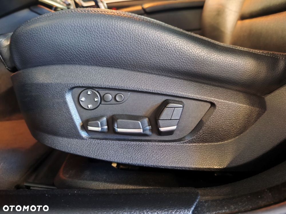 BMW Seria 5 525d - 11