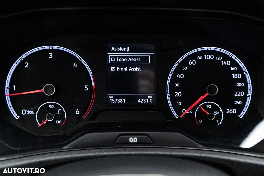 Volkswagen T-ROC 1.6 TDI Design - 38