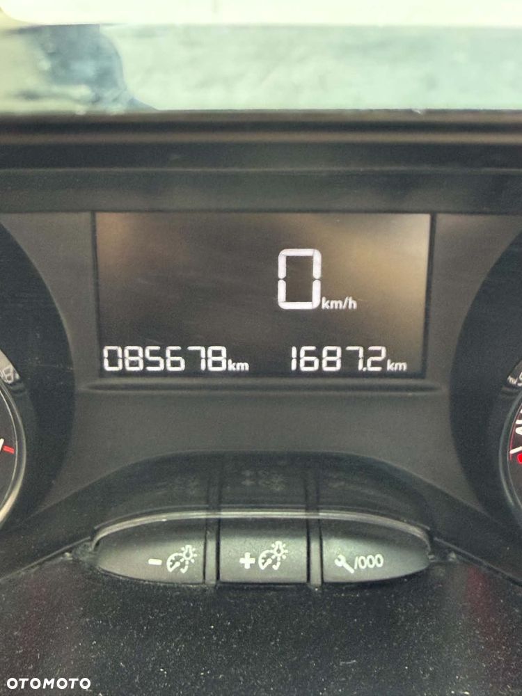 Peugeot 208 - 12