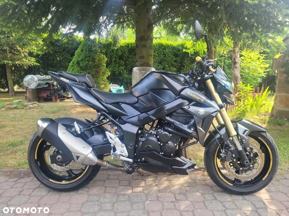 Suzuki GSR - 1