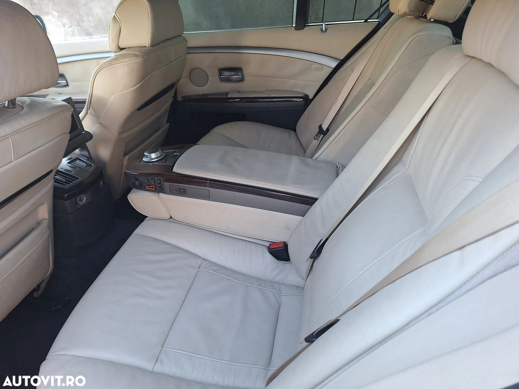 BMW Seria 7 760i A - 15