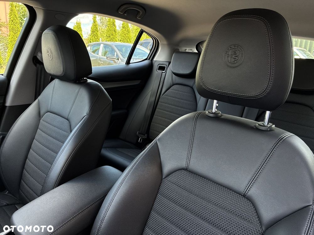 Alfa Romeo Stelvio 2.0 Turbo Sprint Q4 - 11