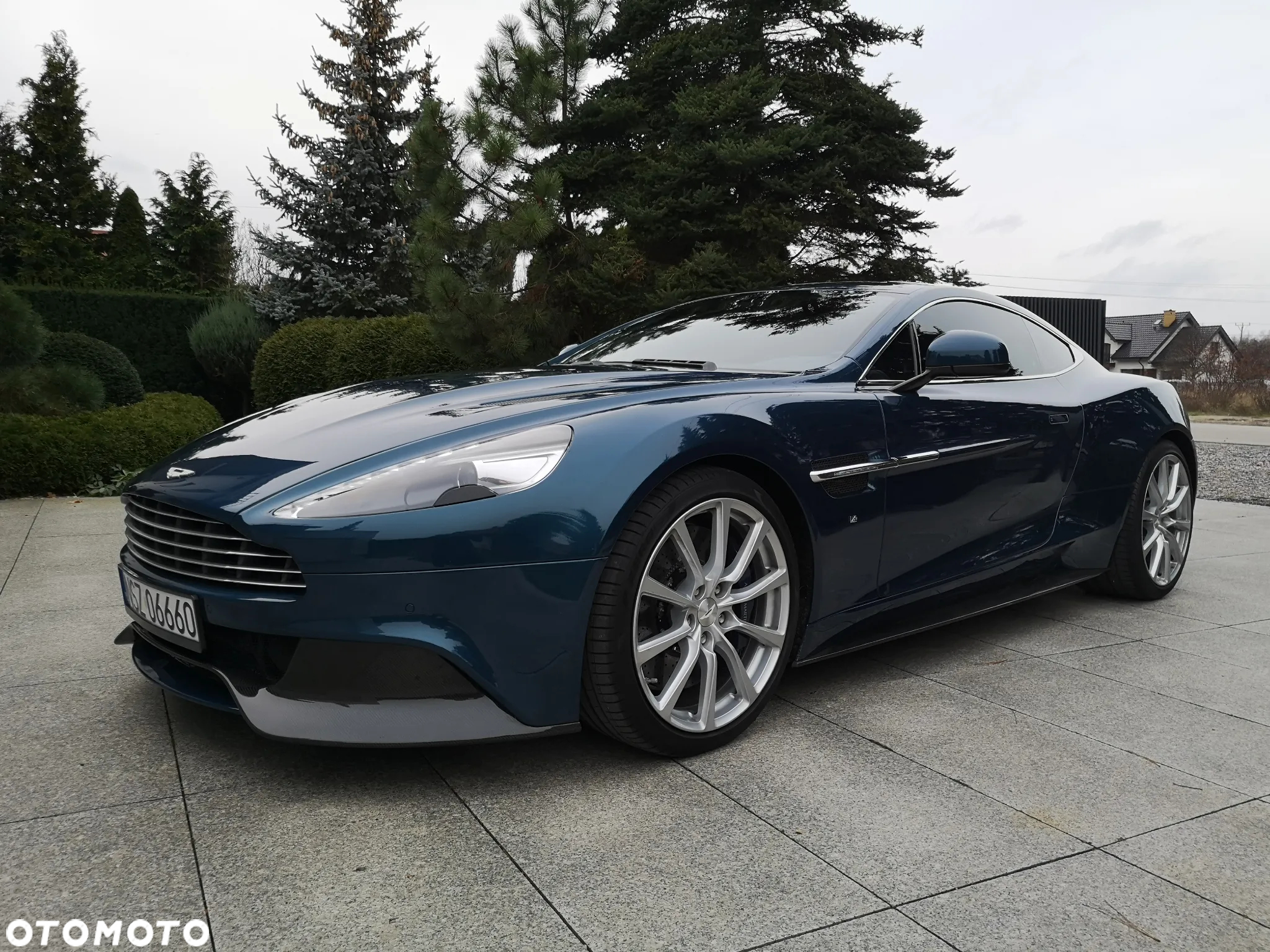 Aston Martin Vanquish - 7