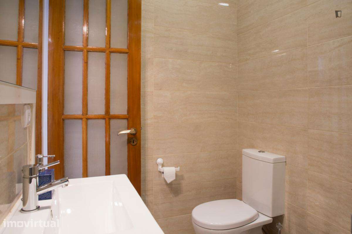 Quarto - localizado em Matosinhos Porto - Grande imagem: 4/22