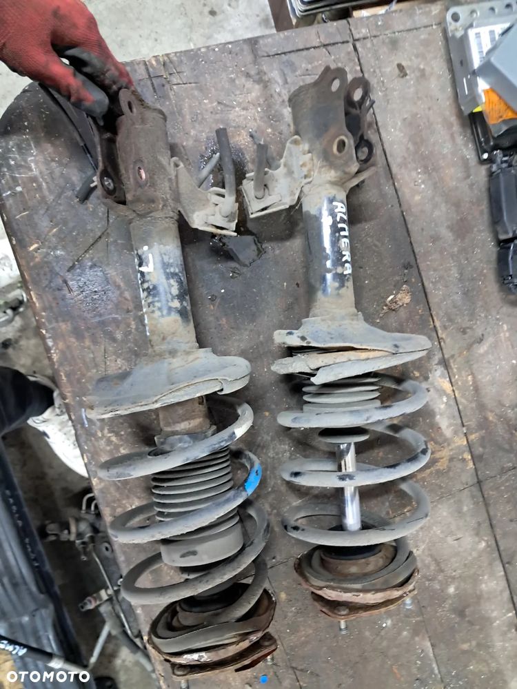 Nissan Almera 1.5 Benzyna Amortyzatory przód