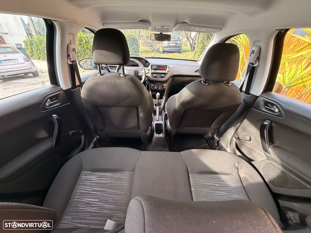 Peugeot 208 1.2 VTi SE Style - 12
