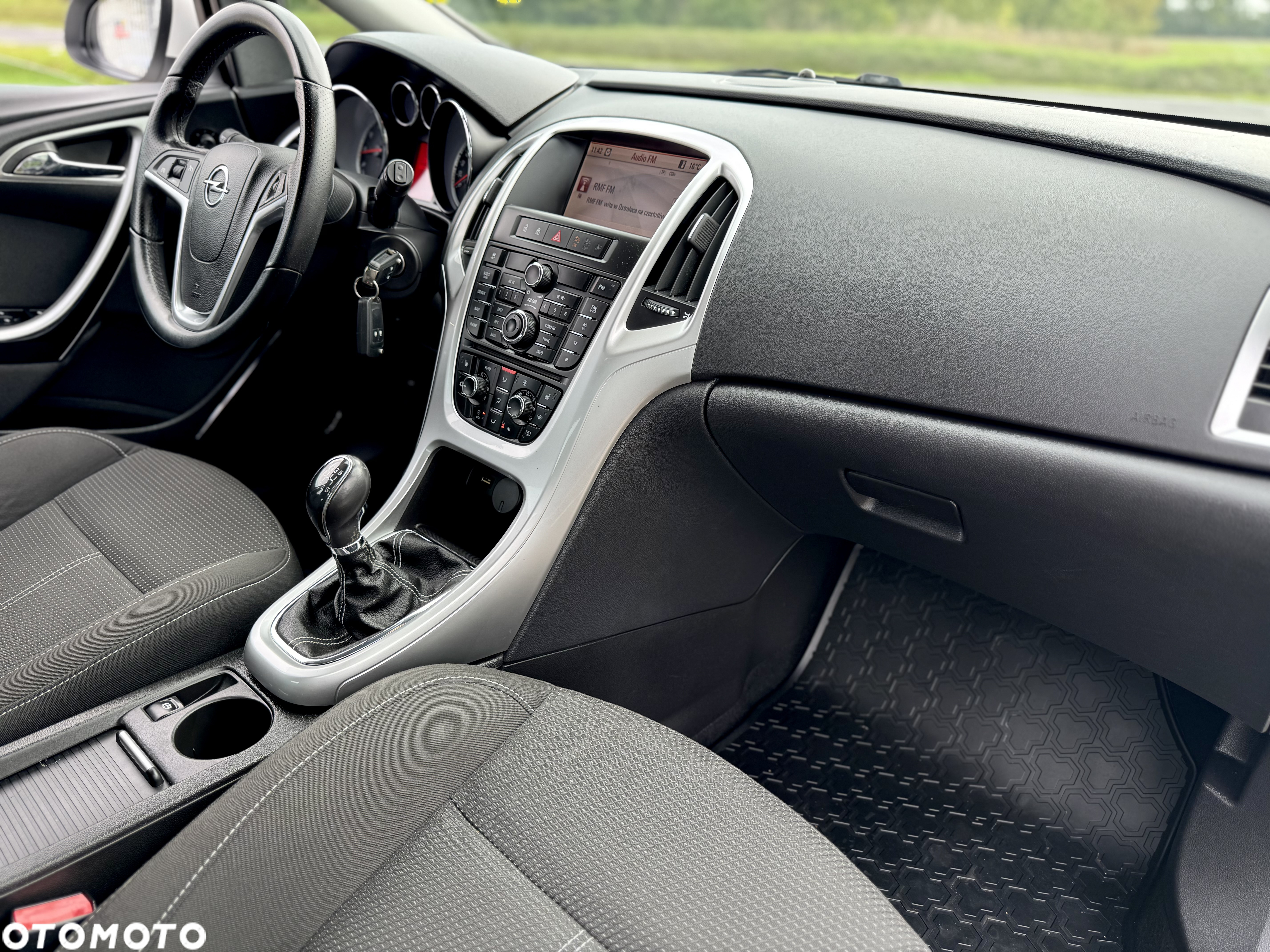 Opel Astra 1.6 Turbo Cosmo - 11