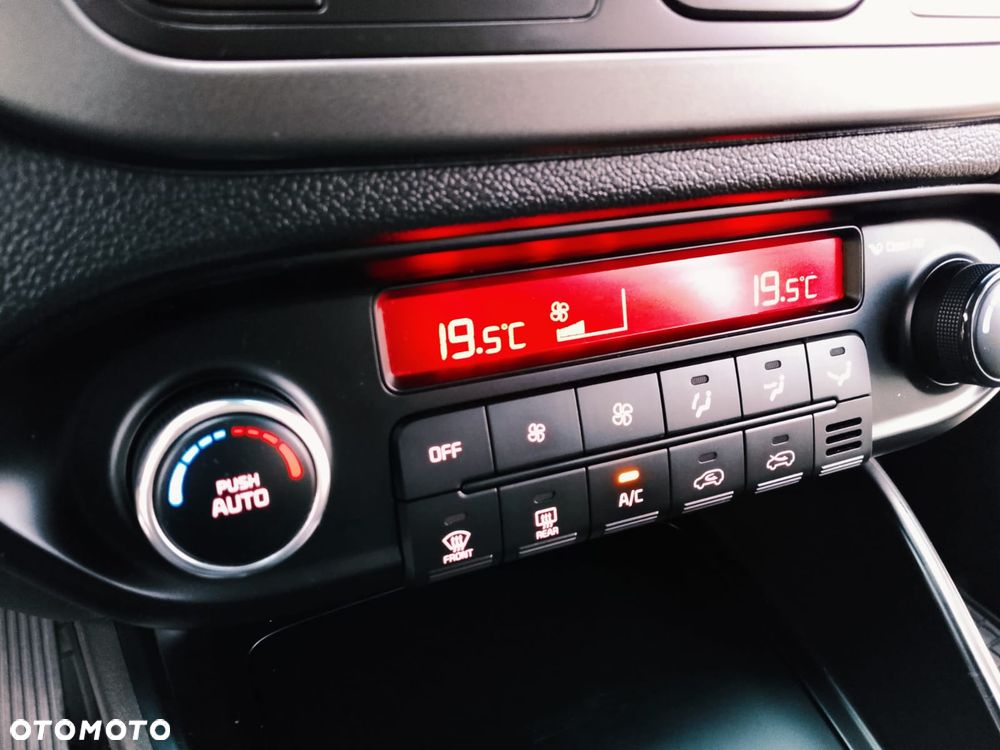 Kia Carens 1.6 GDI XL 7os - 13