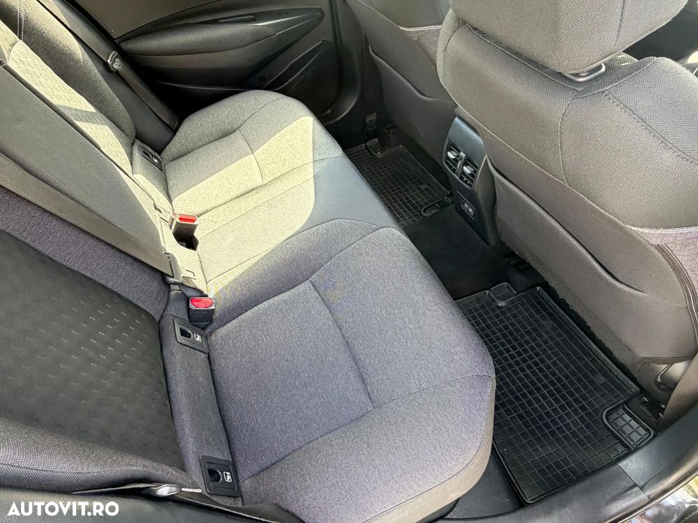 Toyota Corolla 1.8 HSD Business - 17