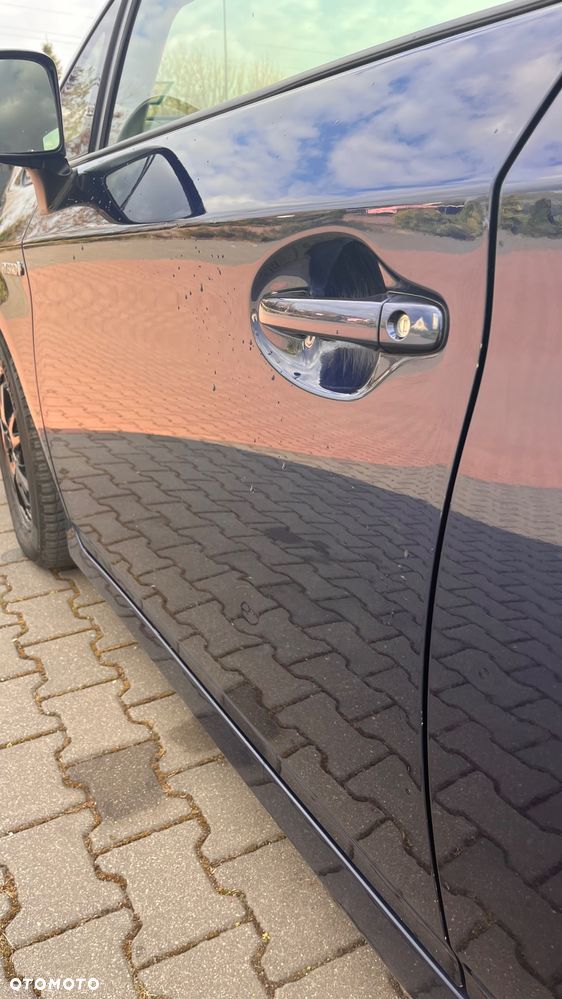 Toyota Prius (Hybrid) - 22