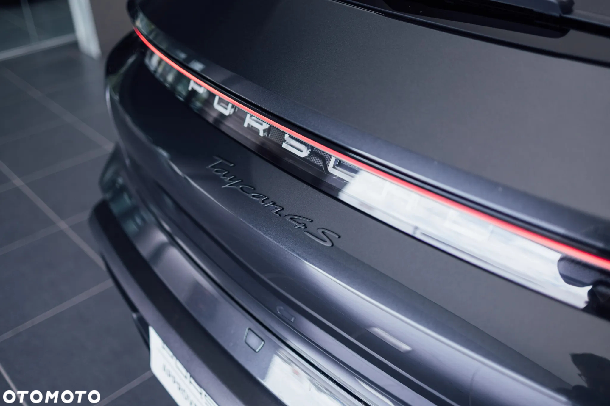 Porsche Taycan 4S Cross Turismo - 16