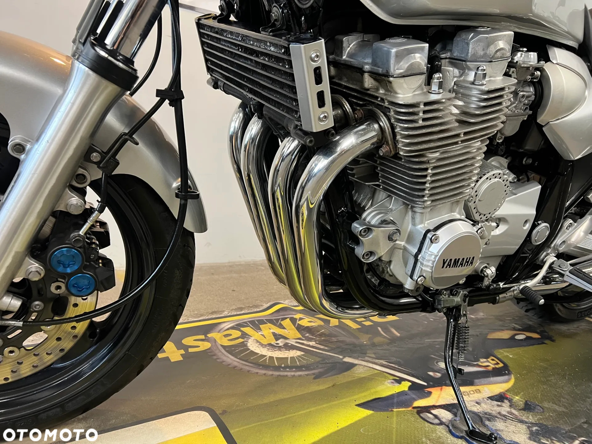 Yamaha XJR - 21