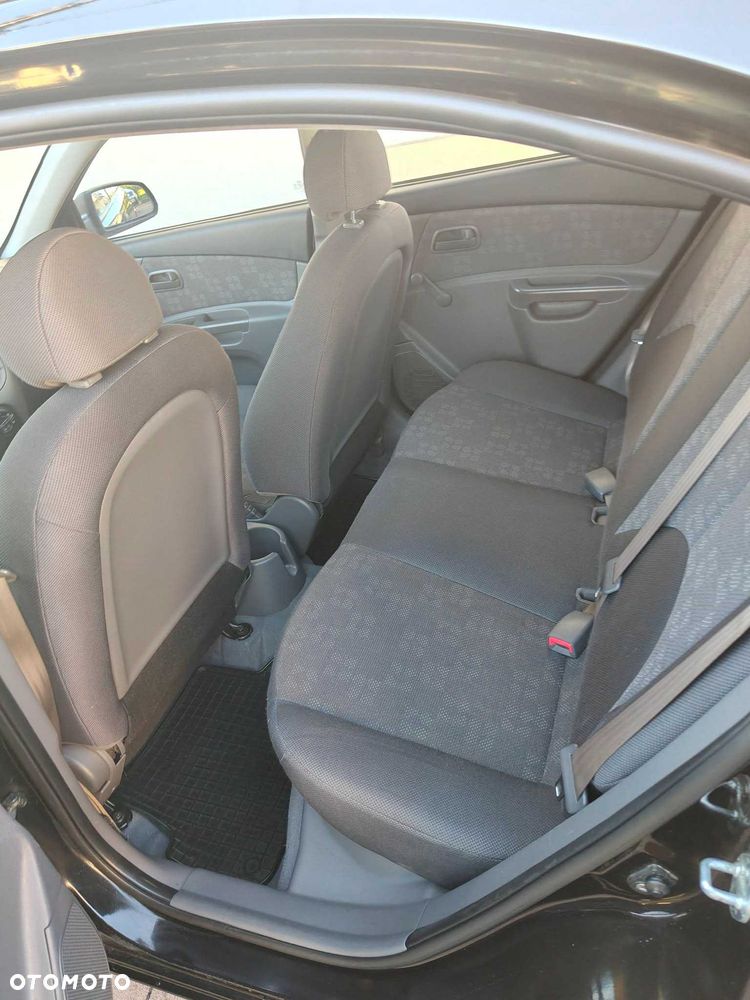 Kia Rio - 3