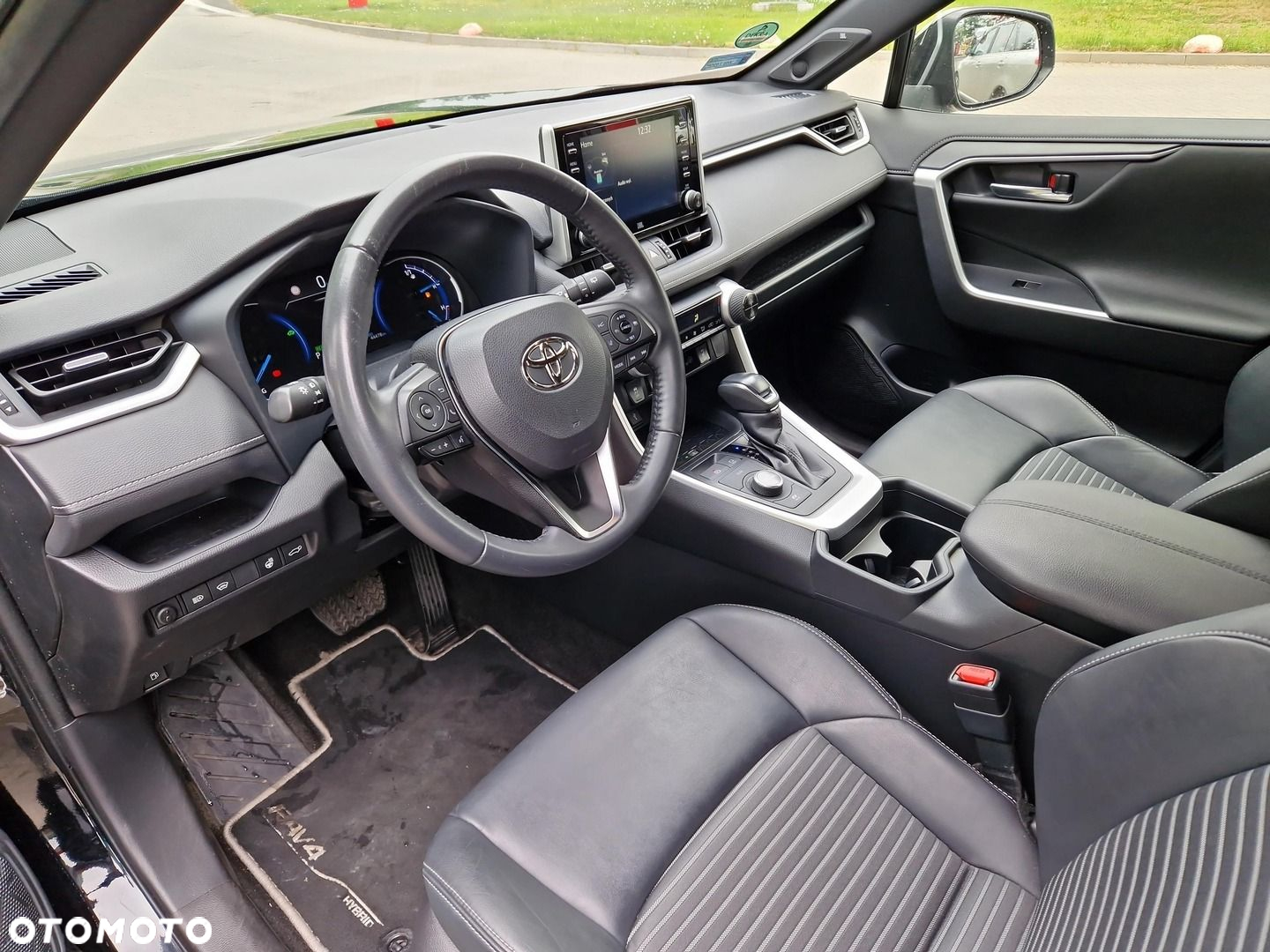 Toyota RAV4 2.5 Hybrid Black Edition by JBL 4x4 - 9