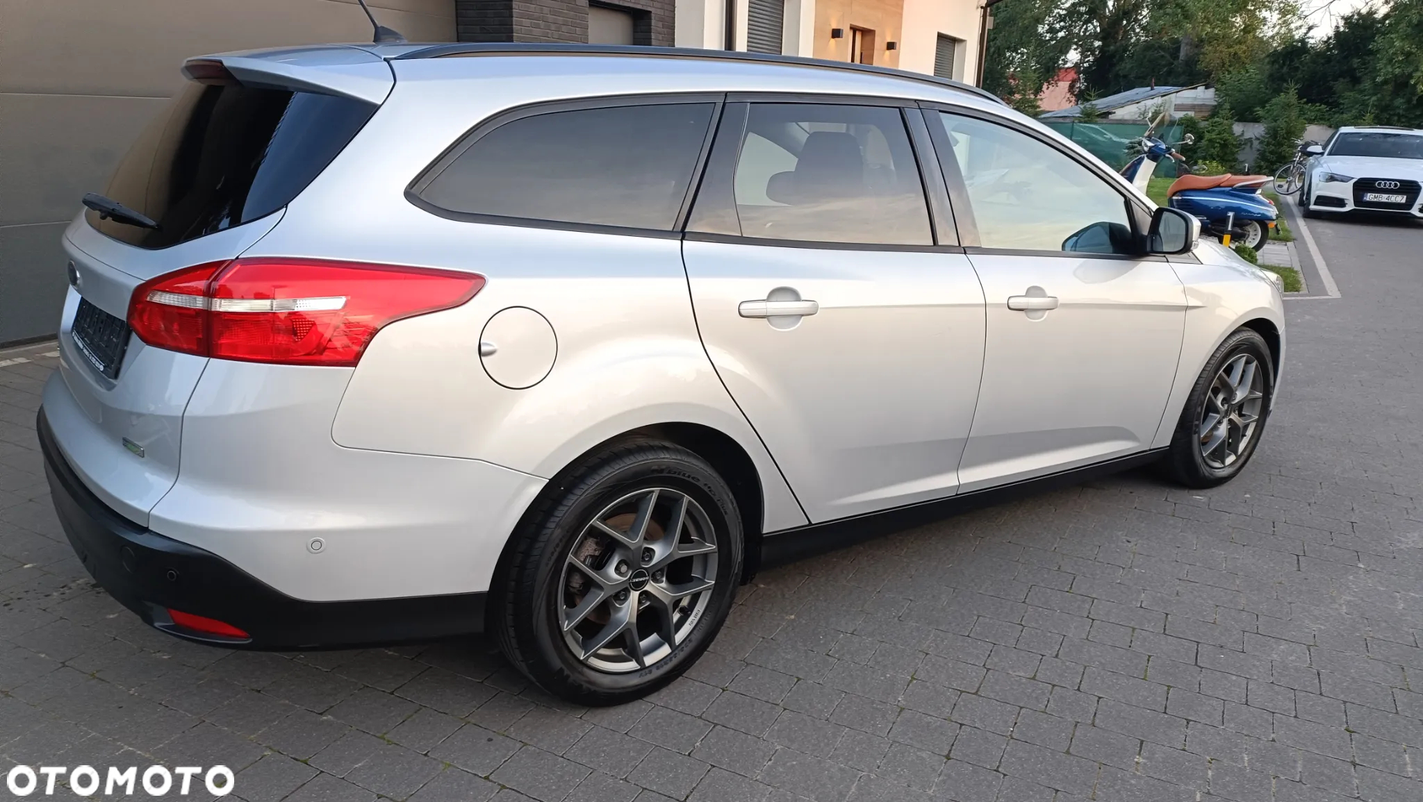 Ford Focus 1.0 EcoBoost Ambiente - 9