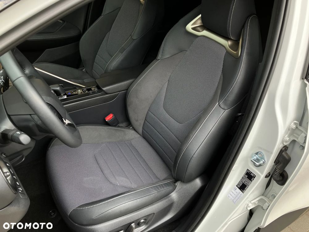 Toyota C-HR 2.0 PHEV Dynamic Force Executive - 37