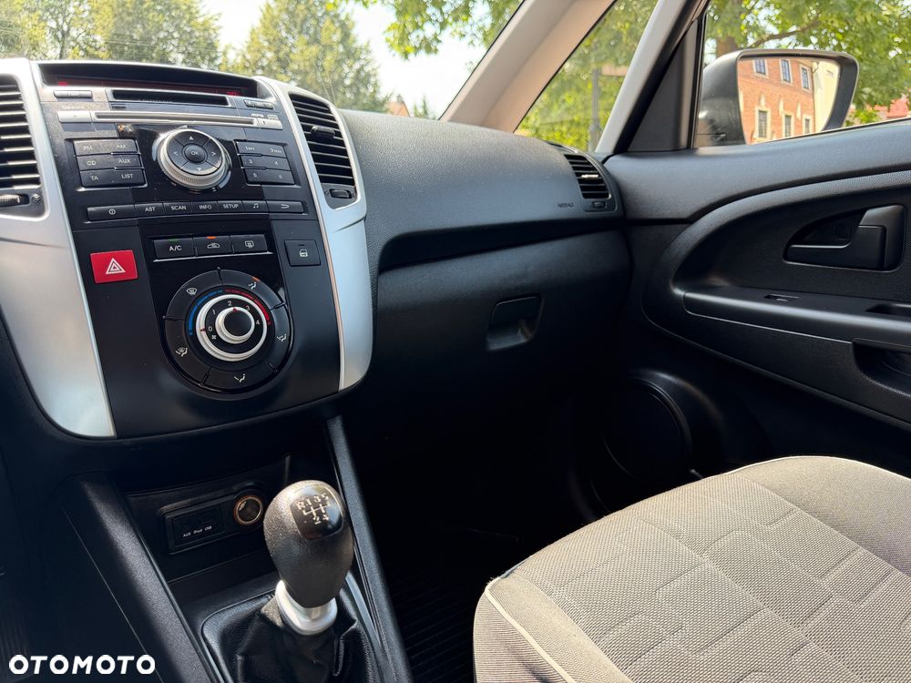 Kia Venga - 16
