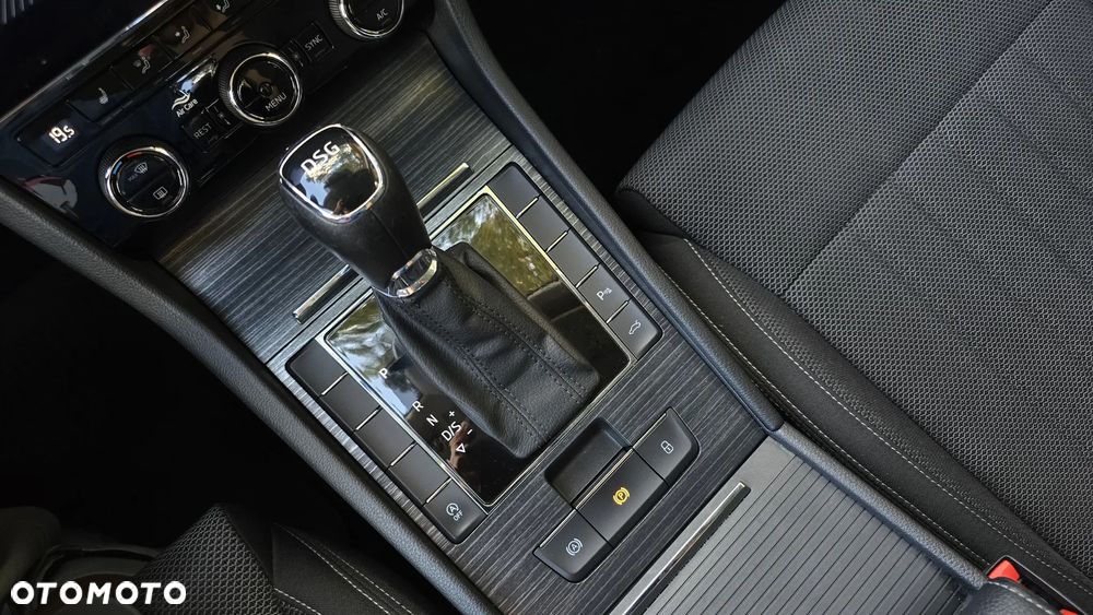 Skoda Superb 2.0 TDI DSG Style - 31