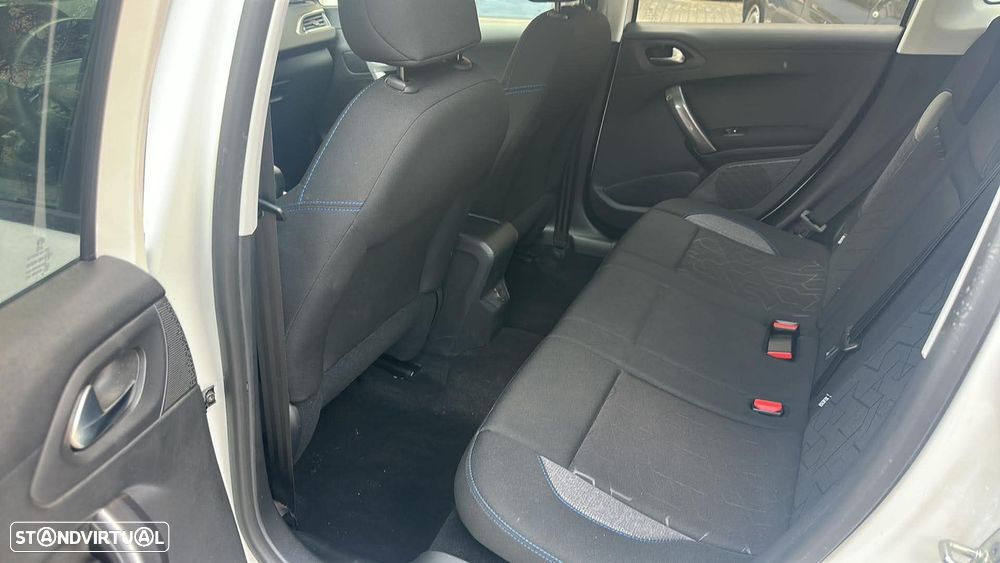 Peugeot 2008 1.2 PureTech Style - 16