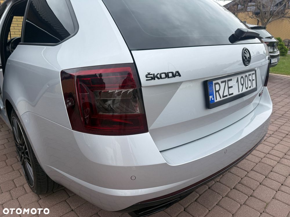 Skoda Octavia 2.0 TDI DSG RS - 23