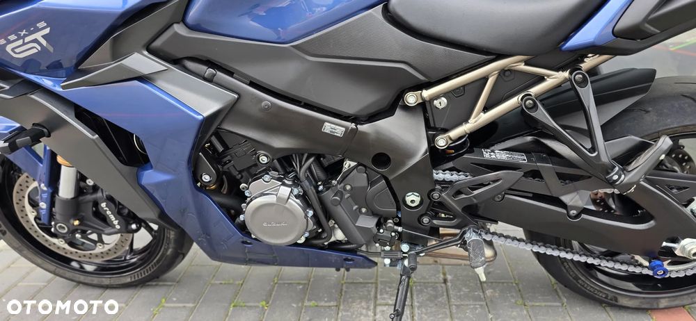 Suzuki GSX - 32