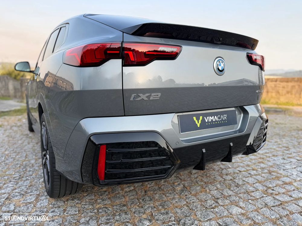 BMW iX2 eDrive20 Pack Desportivo M - 23