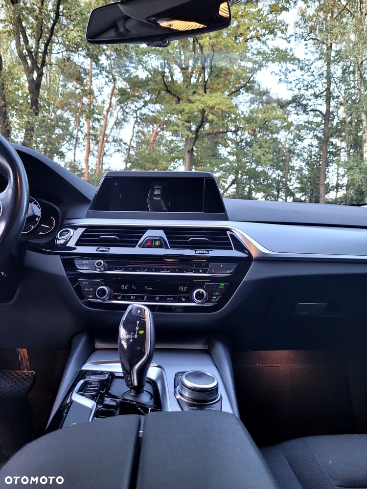 BMW Seria 5 520i - 8