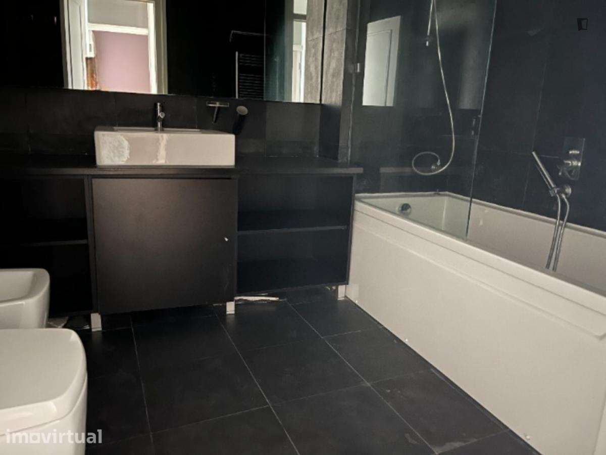 Quarto - localizado em Penha Lisbon - Grande imagem: 3/10
