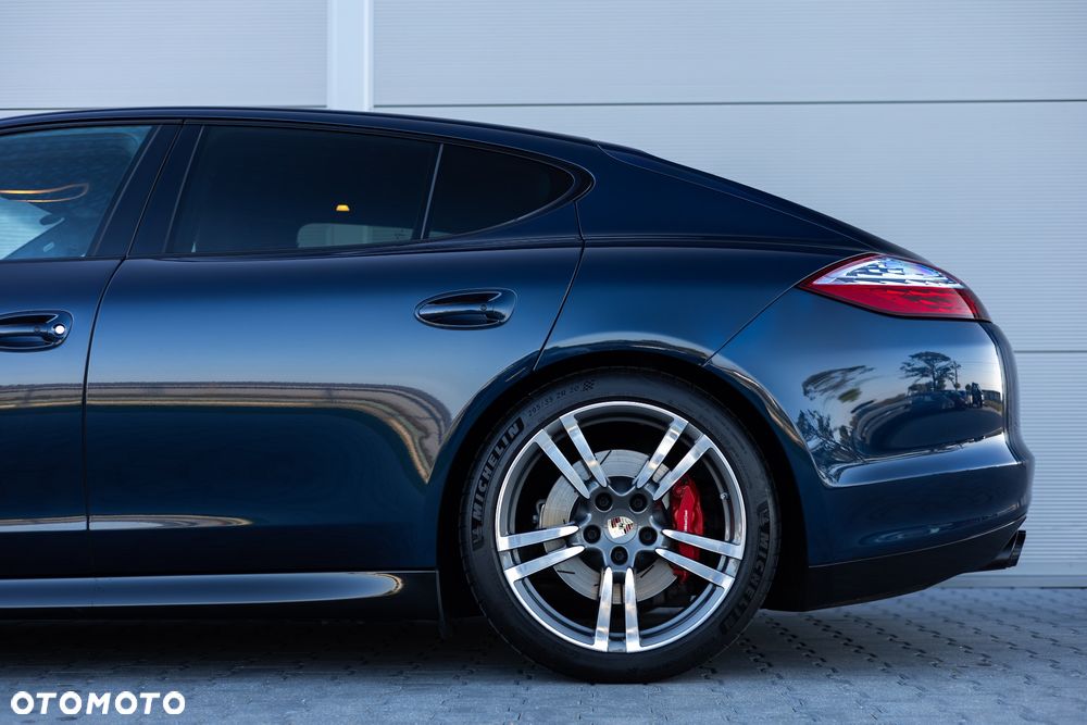 Porsche Panamera GTS PDK - 12
