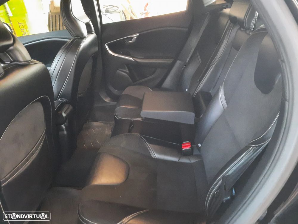 Volvo V40 D2 Geartronic RDesign - 21