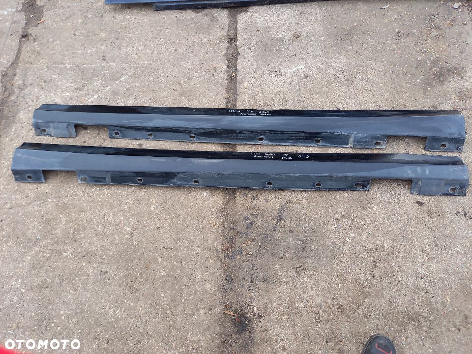 Listwa progowa prawa i lewa Mercedes w204 Avangarde Sedan 07' kod C040 - 1