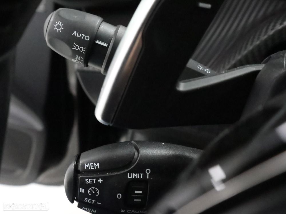 Peugeot 208 1.2 PureTech Allure EAT8 - 15