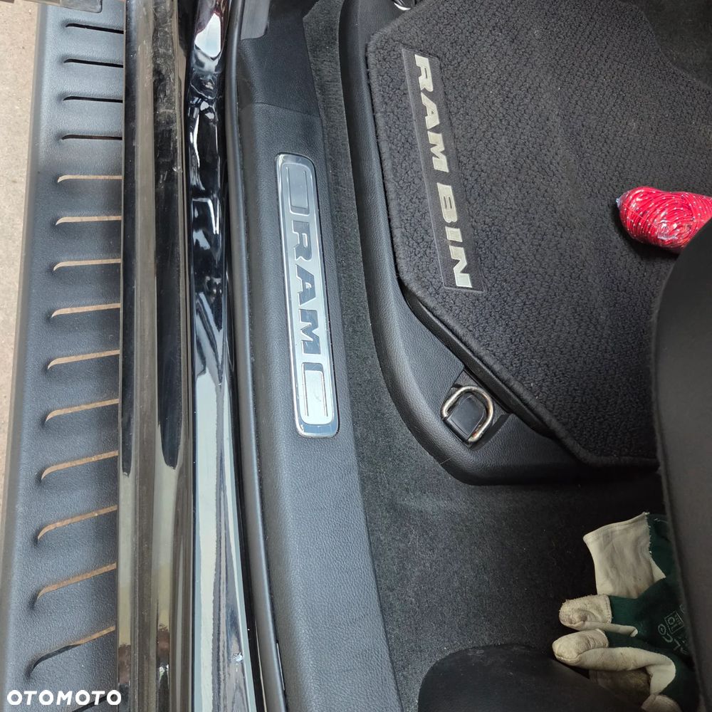 RAM 1500 5.7 Crew Cab Laramie - 19