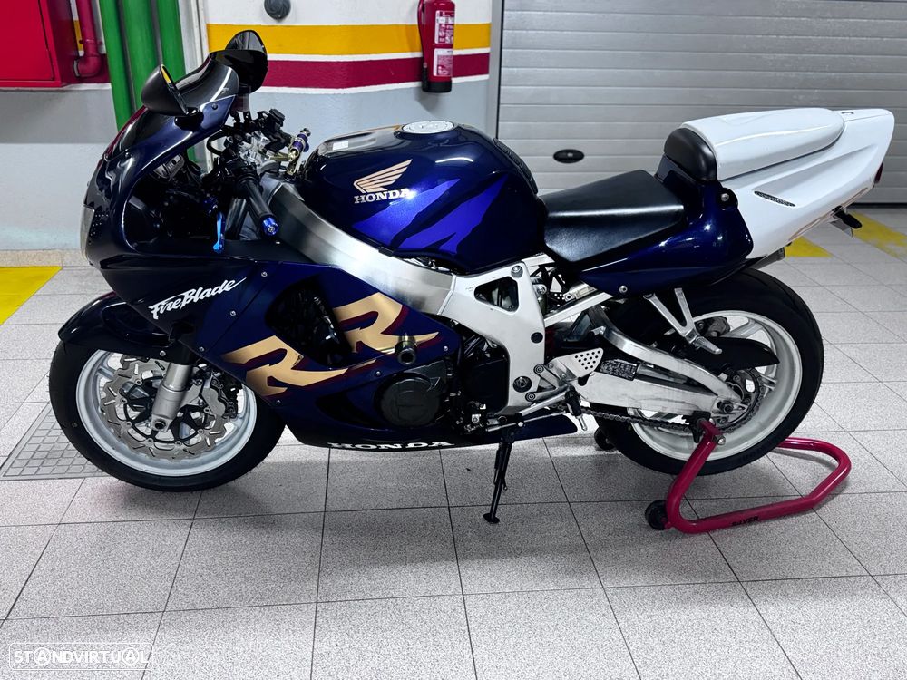 Honda CBR CBR900RR SC33 - FIREBLADE - 11