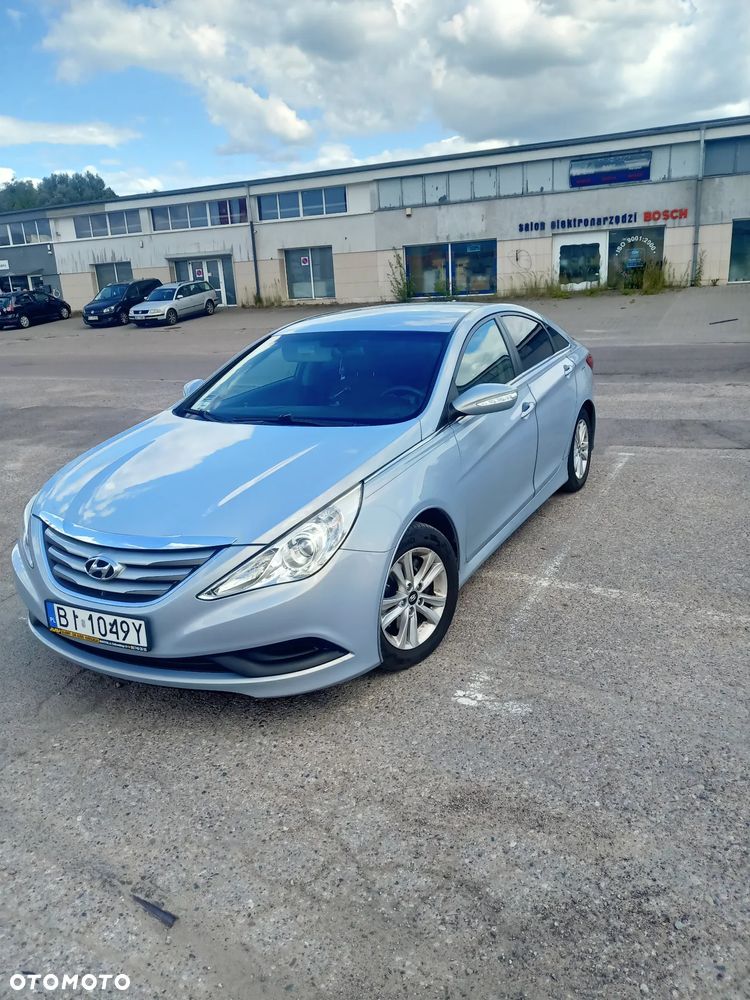 Hyundai Sonata - 1