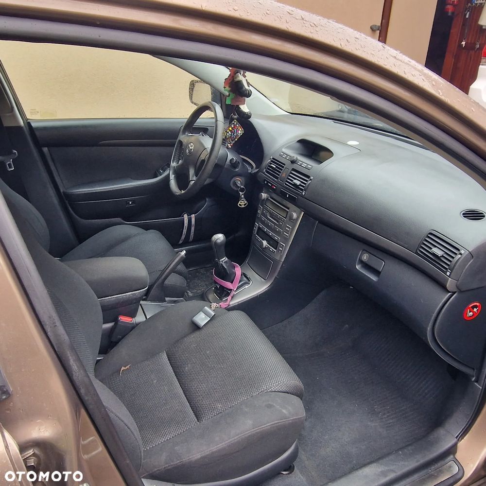 Toyota Avensis 2.0 VVT-i Combi Sol - 9