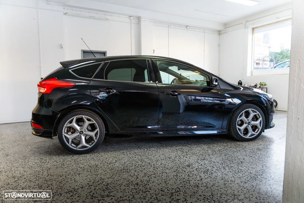 Ford Focus 2.0 EcoBoost ST c/ Pack Pele Desportiva - 6