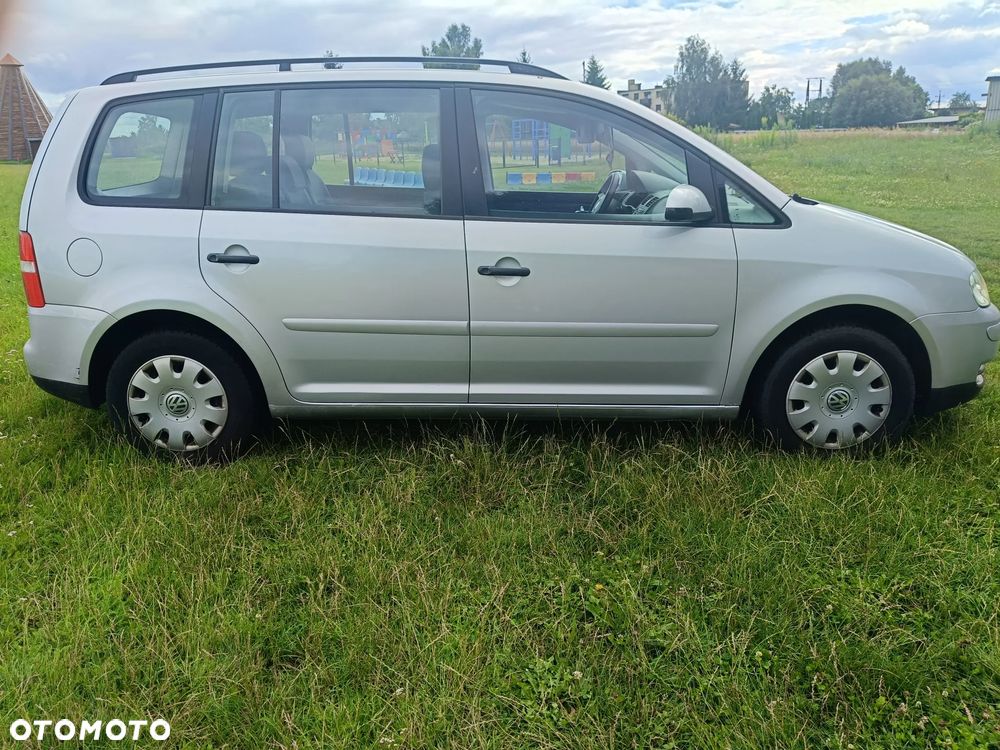 Volkswagen Touran 1.6 Conceptline - 4