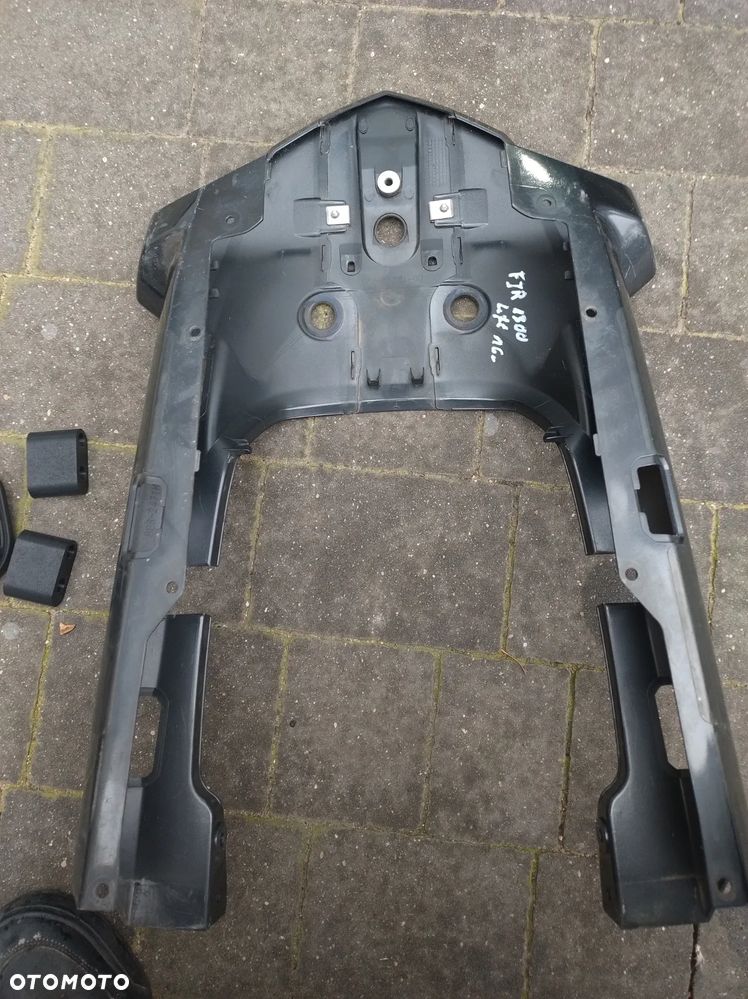 Yamaha FJR  1300 tdm mt tracer kufry siedzenie oryginał siodło bagażnik rączki szyba kufer lusterko zaślepki szyby osłona zaślepki szyby  po 2006 r uchwyt podwyższenie lusterek zadupek zamki kufra zaślepki - 15